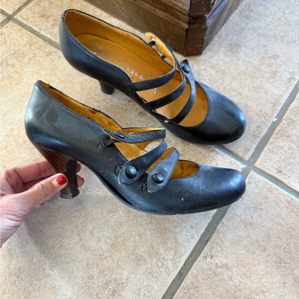Campbell California vintage heeled women’s shoes black size 8